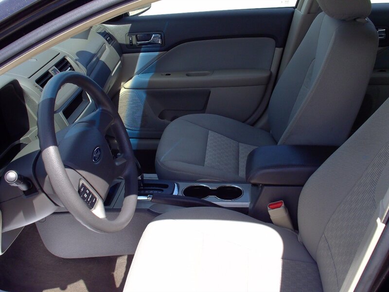 2012 Ford Fusion SE   - Photo 15 - Pleasant Valley, MO 64068