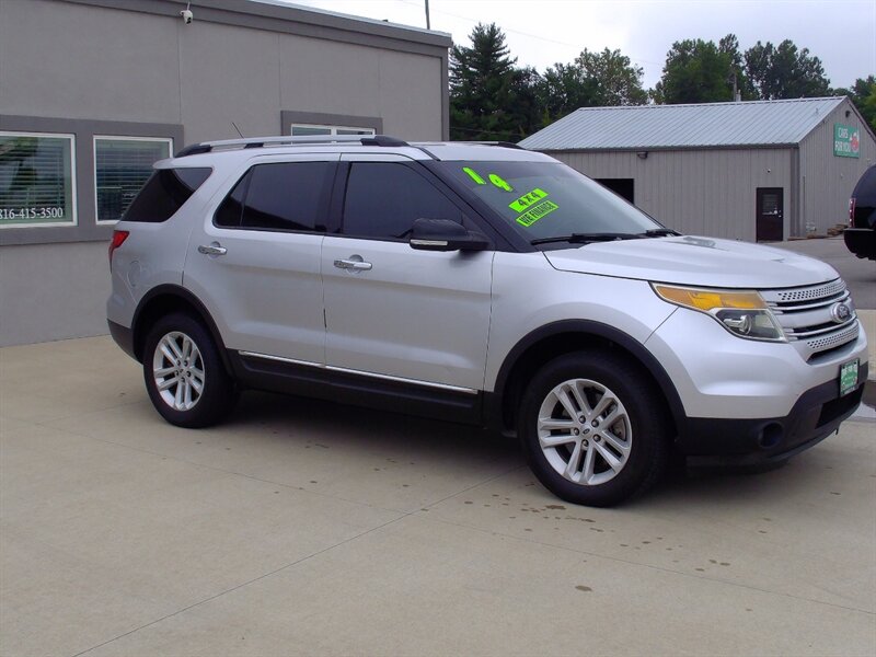 2014 Ford Explorer XLT - Photo 3 - Pleasant Valley, MO 64068