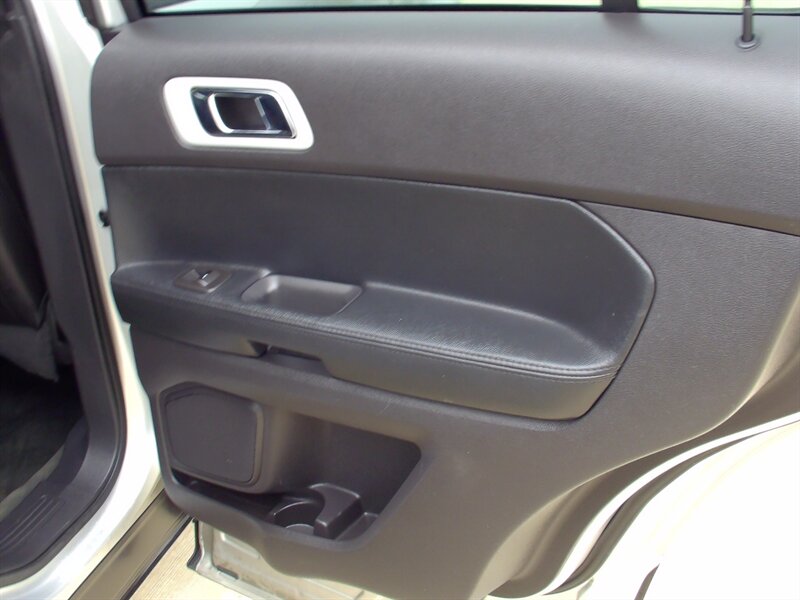 2014 Ford Explorer XLT - Photo 19 - Pleasant Valley, MO 64068