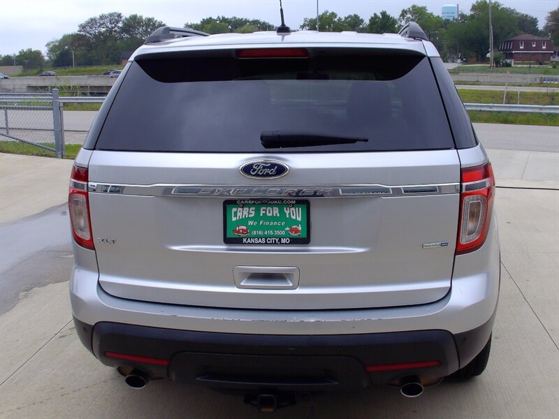 2014 Ford Explorer XLT - Photo 6 - Pleasant Valley, MO 64068