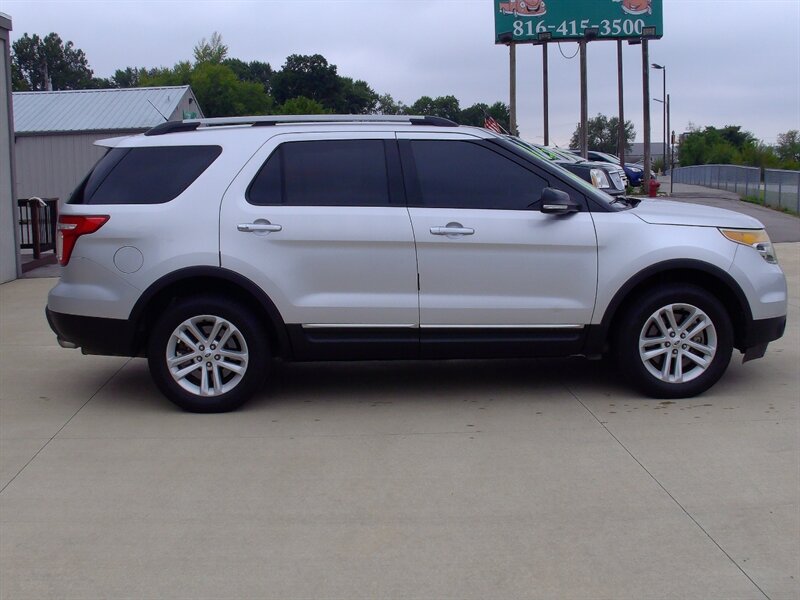 2014 Ford Explorer XLT - Photo 4 - Pleasant Valley, MO 64068
