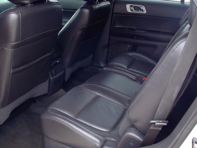 2014 Ford Explorer XLT - Photo 12 - Pleasant Valley, MO 64068
