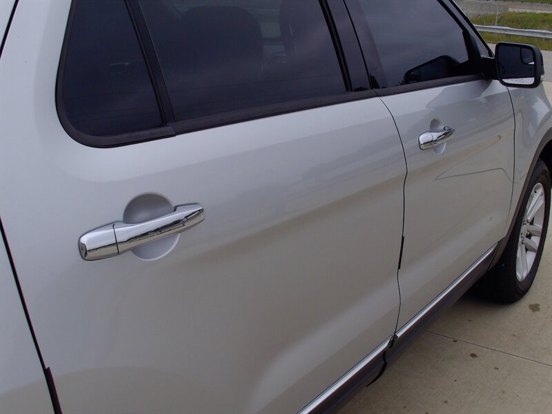 2014 Ford Explorer XLT - Photo 33 - Pleasant Valley, MO 64068
