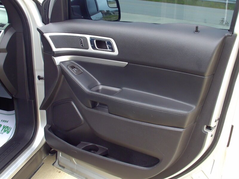 2014 Ford Explorer XLT - Photo 17 - Pleasant Valley, MO 64068