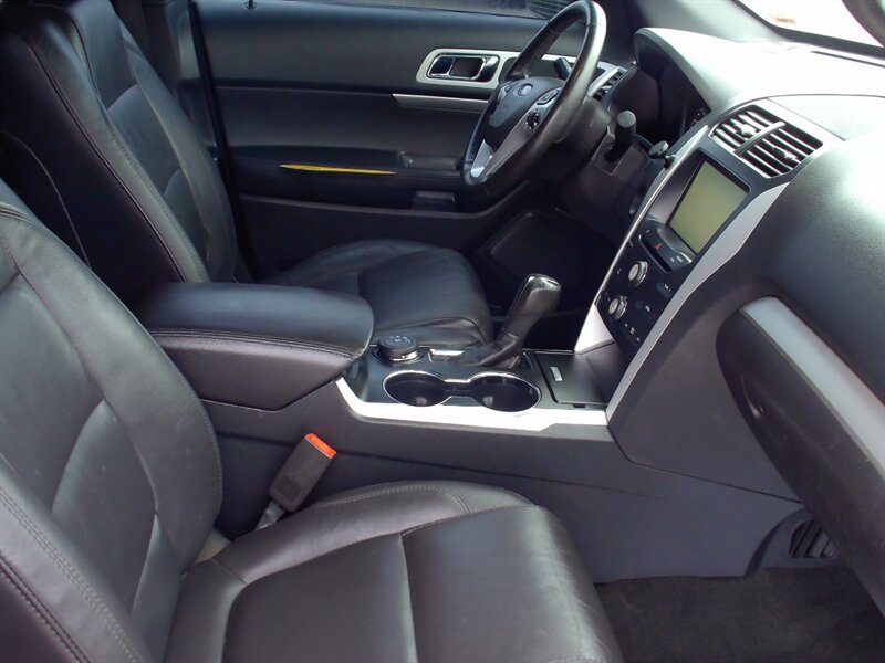 2014 Ford Explorer XLT - Photo 16 - Pleasant Valley, MO 64068