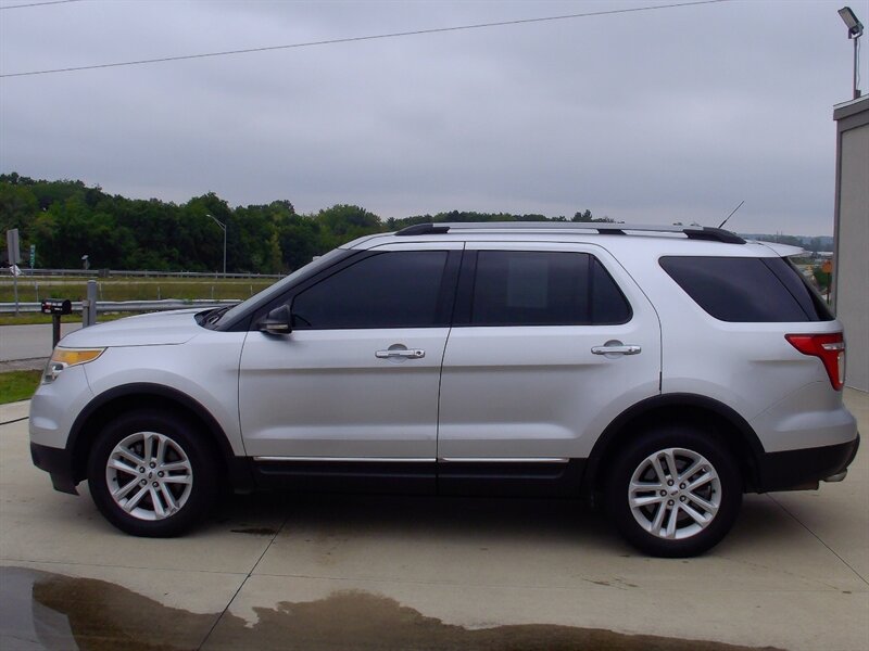 2014 Ford Explorer XLT - Photo 8 - Pleasant Valley, MO 64068