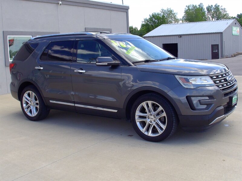 2016 Ford Explorer Limited   - Photo 2 - Pleasant Valley, MO 64068
