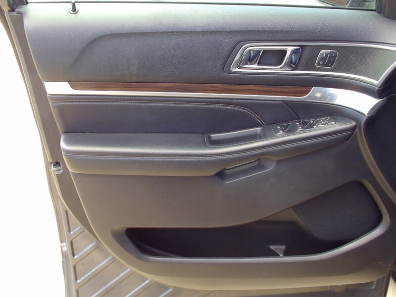 2016 Ford Explorer Limited   - Photo 10 - Pleasant Valley, MO 64068