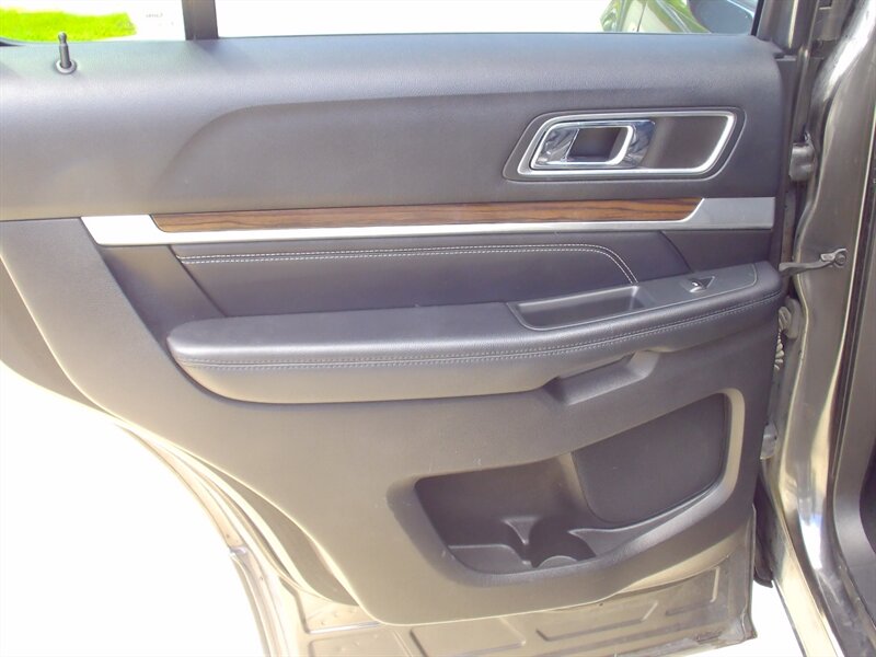 2016 Ford Explorer Limited   - Photo 12 - Pleasant Valley, MO 64068