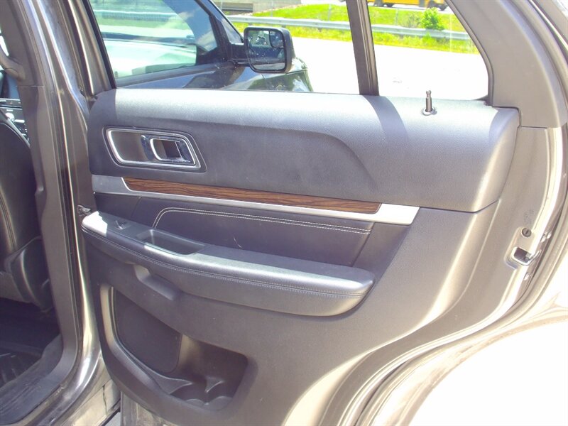 2016 Ford Explorer Limited   - Photo 18 - Pleasant Valley, MO 64068