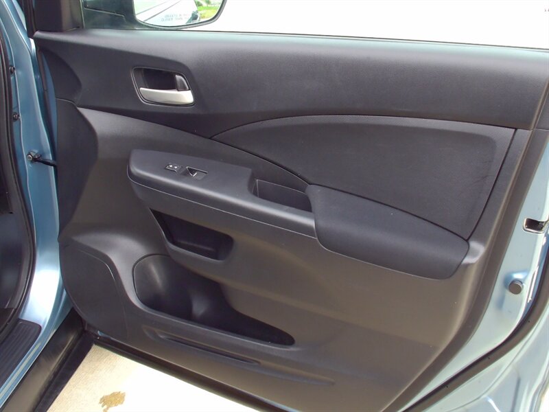 2014 Honda CR-V LX - Photo 16 - Pleasant Valley, MO 64068