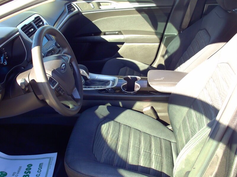 2016 Ford Fusion SE   - Photo 10 - Pleasant Valley, MO 64068