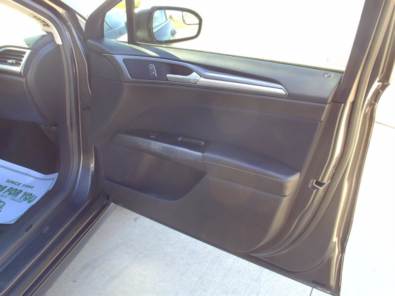 2016 Ford Fusion SE   - Photo 16 - Pleasant Valley, MO 64068