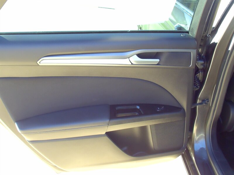 2016 Ford Fusion SE   - Photo 13 - Pleasant Valley, MO 64068