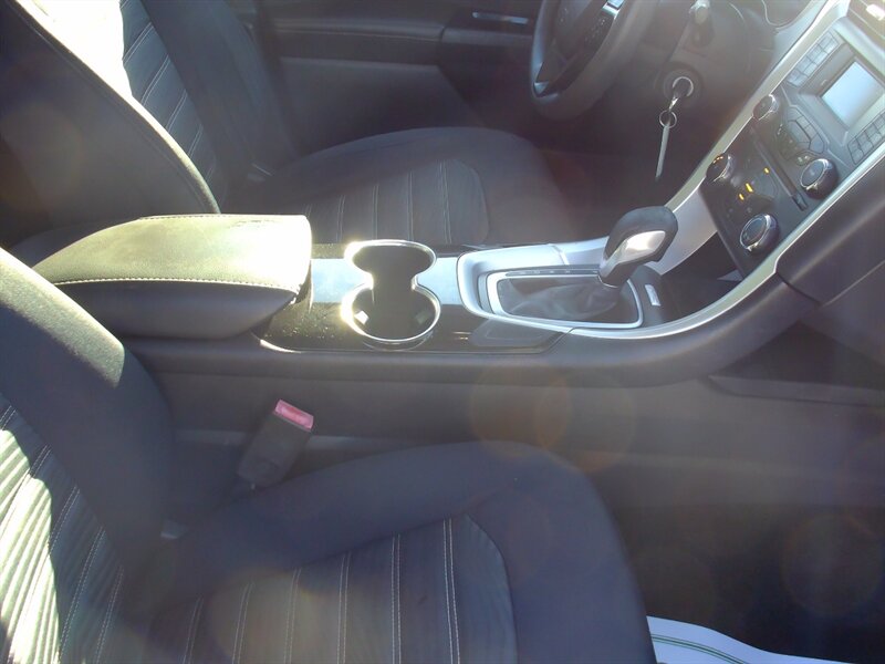 2016 Ford Fusion SE   - Photo 15 - Pleasant Valley, MO 64068