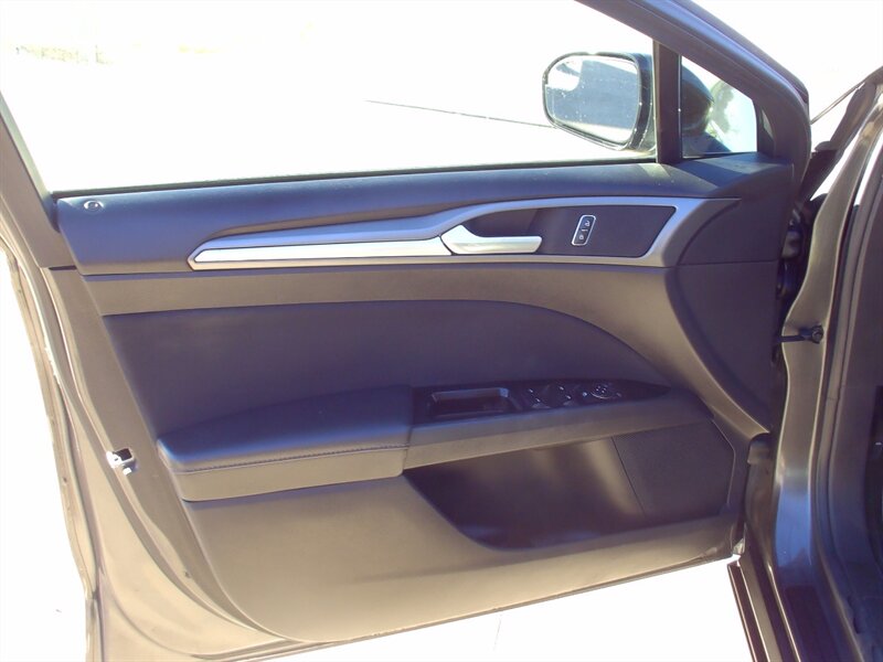 2016 Ford Fusion SE   - Photo 11 - Pleasant Valley, MO 64068