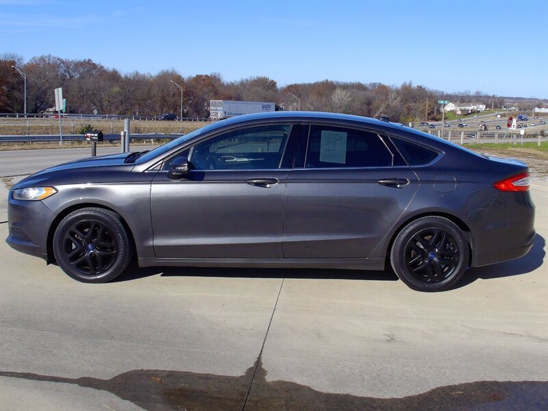 2016 Ford Fusion SE   - Photo 8 - Pleasant Valley, MO 64068