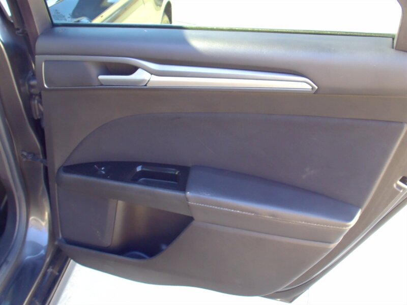 2016 Ford Fusion SE   - Photo 18 - Pleasant Valley, MO 64068