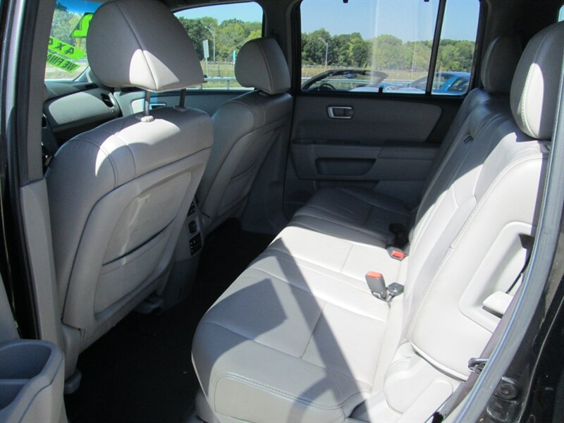 2012 Honda Pilot Touring   - Photo 12 - Pleasant Valley, MO 64068