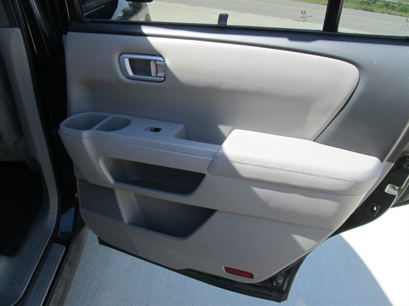 2012 Honda Pilot Touring   - Photo 19 - Pleasant Valley, MO 64068