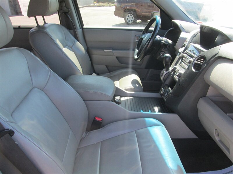 2012 Honda Pilot Touring   - Photo 16 - Pleasant Valley, MO 64068