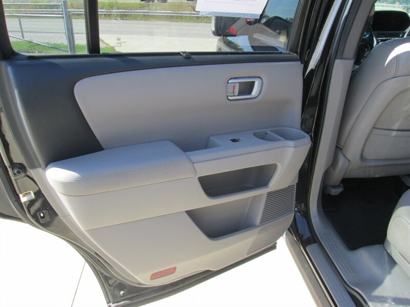 2012 Honda Pilot Touring   - Photo 13 - Pleasant Valley, MO 64068