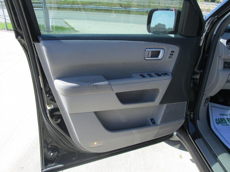 2012 Honda Pilot Touring   - Photo 11 - Pleasant Valley, MO 64068