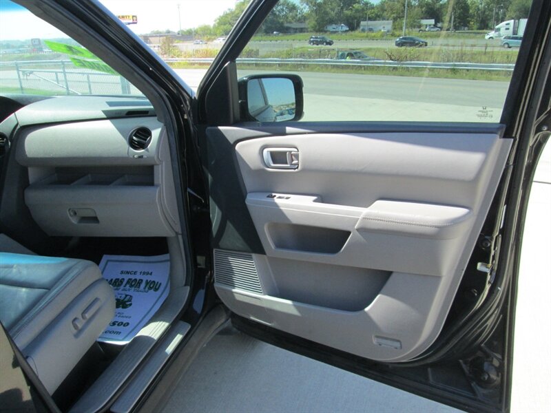 2012 Honda Pilot Touring   - Photo 17 - Pleasant Valley, MO 64068