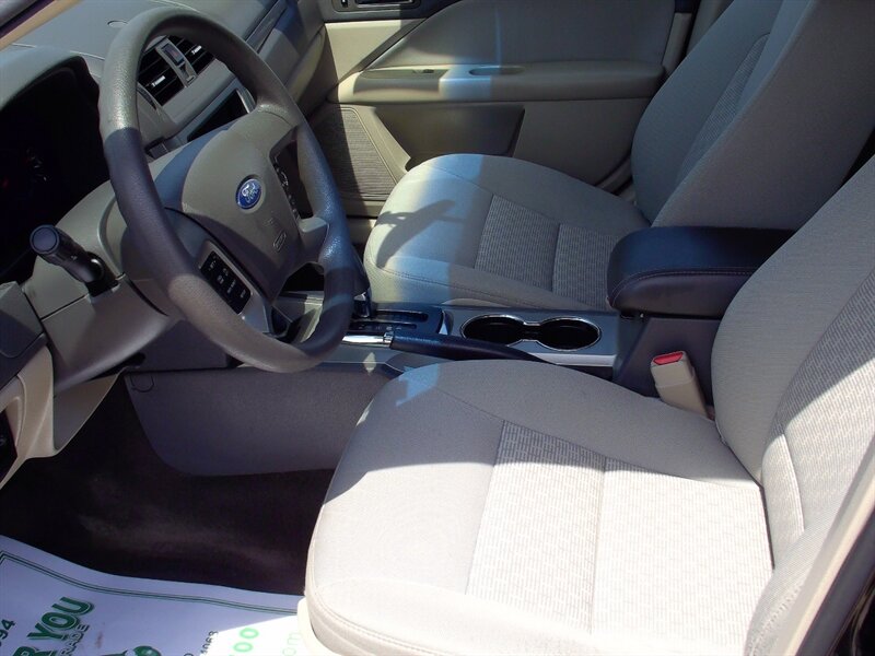 2011 Ford Fusion SE   - Photo 10 - Pleasant Valley, MO 64068