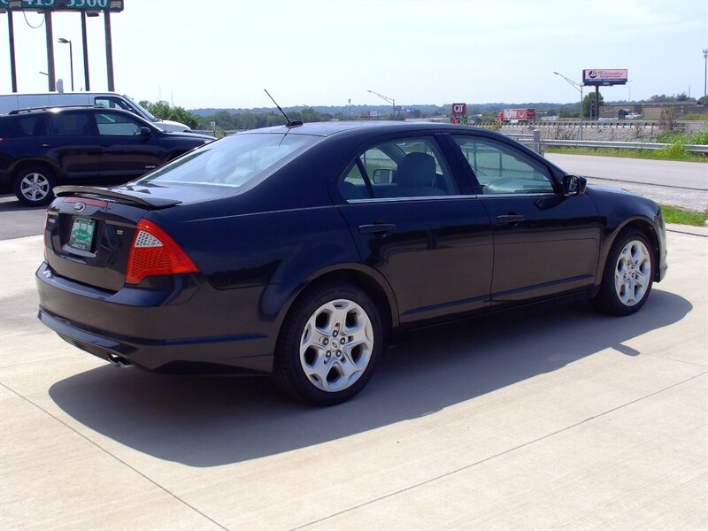 2011 Ford Fusion SE   - Photo 5 - Pleasant Valley, MO 64068