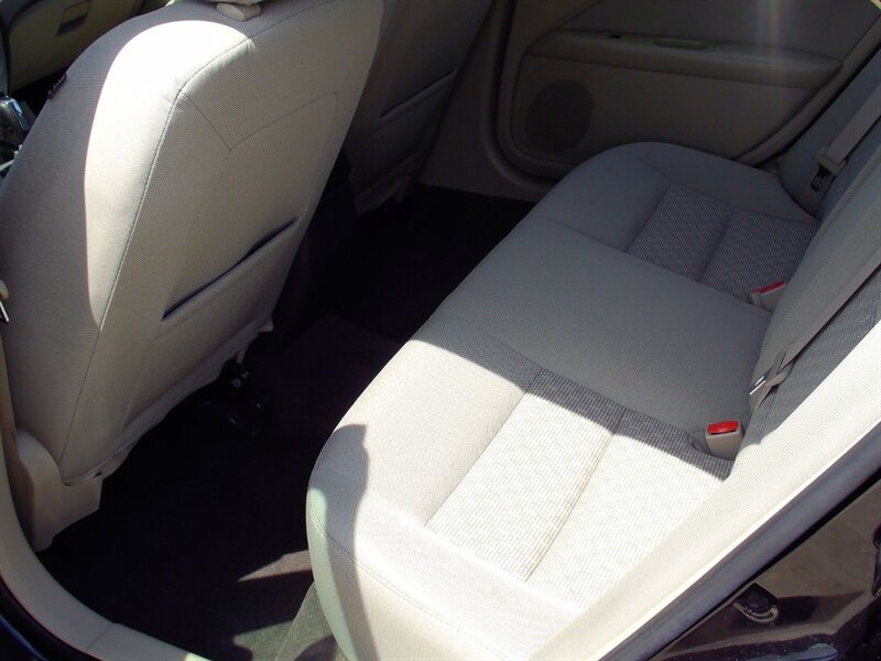 2011 Ford Fusion SE   - Photo 12 - Pleasant Valley, MO 64068