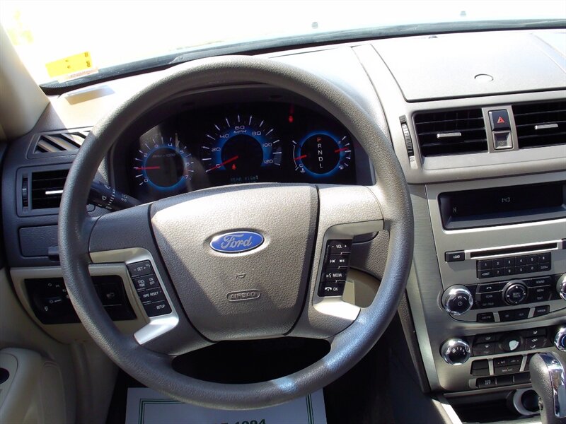 2011 Ford Fusion SE   - Photo 20 - Pleasant Valley, MO 64068