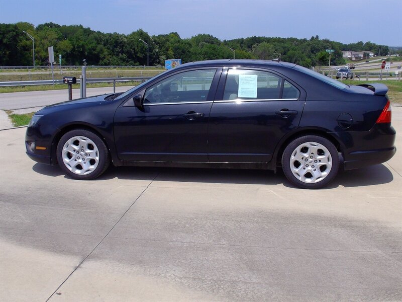 2011 Ford Fusion SE   - Photo 8 - Pleasant Valley, MO 64068