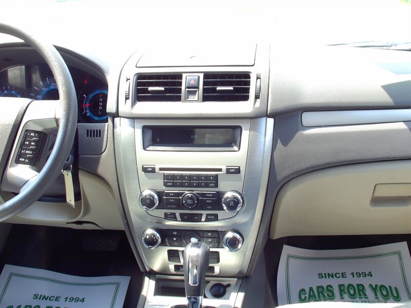 2011 Ford Fusion SE   - Photo 19 - Pleasant Valley, MO 64068