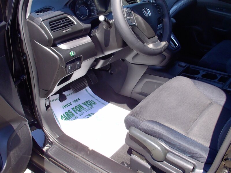 2015 Honda CR-V LX - Photo 9 - Pleasant Valley, MO 64068