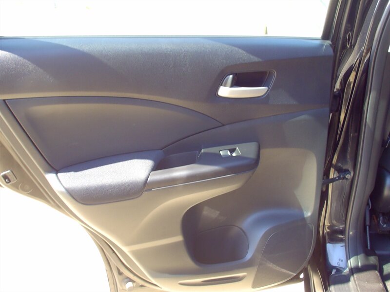 2015 Honda CR-V LX - Photo 13 - Pleasant Valley, MO 64068