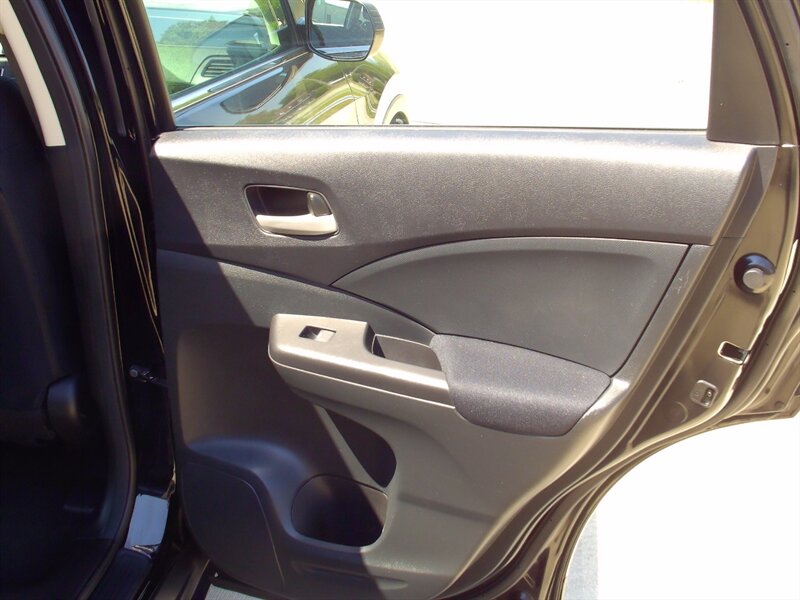2015 Honda CR-V LX - Photo 18 - Pleasant Valley, MO 64068