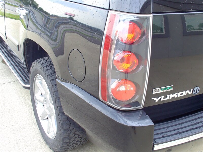 2012 GMC Yukon Denali   - Photo 26 - Pleasant Valley, MO 64068