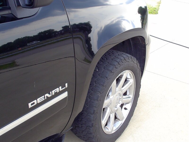 2012 GMC Yukon Denali   - Photo 33 - Pleasant Valley, MO 64068