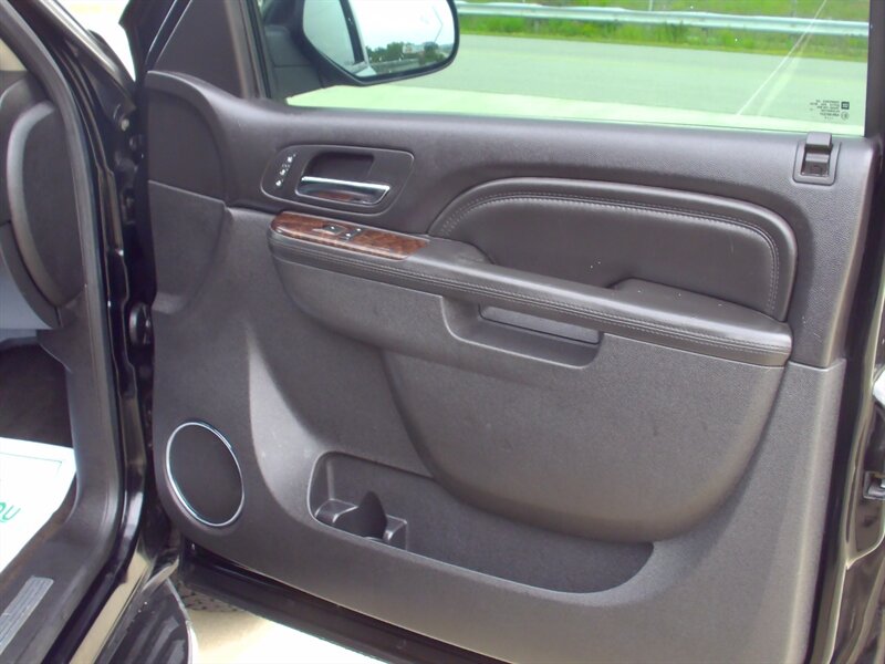 2012 GMC Yukon Denali   - Photo 17 - Pleasant Valley, MO 64068