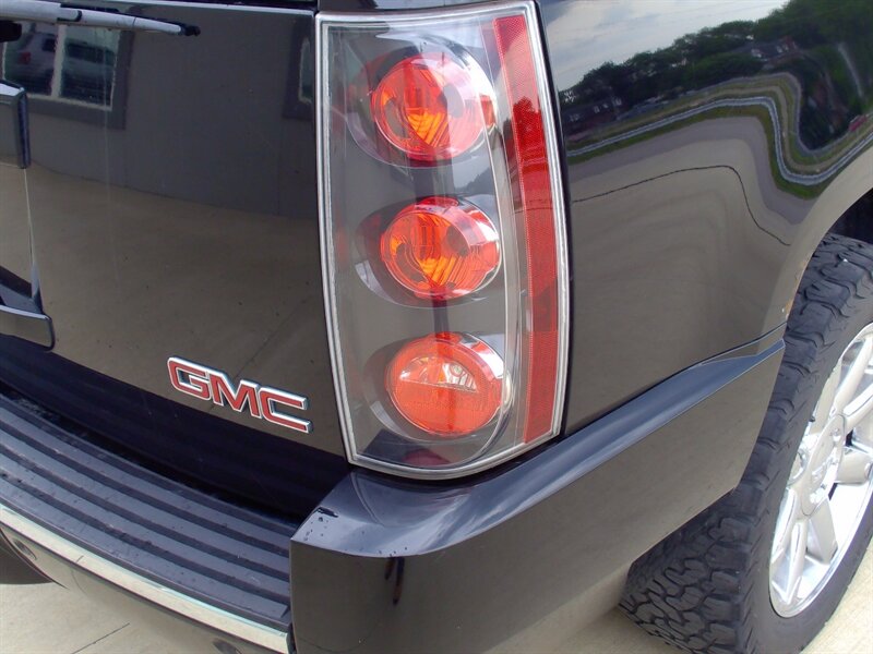2012 GMC Yukon Denali   - Photo 36 - Pleasant Valley, MO 64068