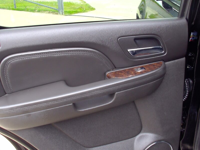 2012 GMC Yukon Denali   - Photo 13 - Pleasant Valley, MO 64068