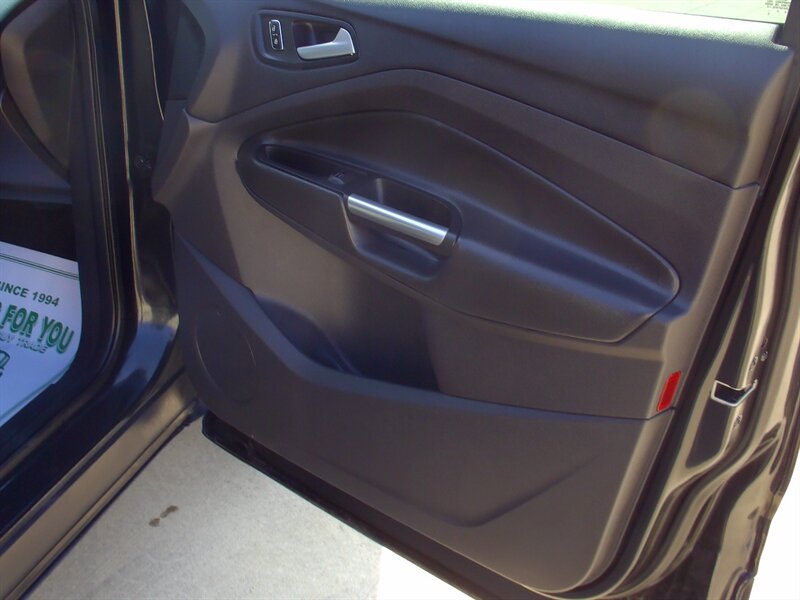 2014 Ford Escape Titanium - Photo 16 - Pleasant Valley, MO 64068