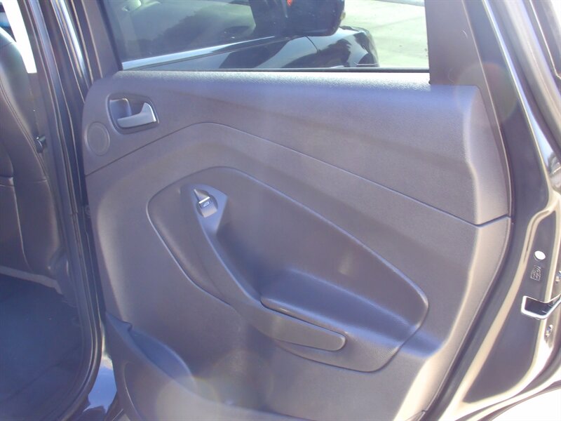 2014 Ford Escape Titanium - Photo 18 - Pleasant Valley, MO 64068
