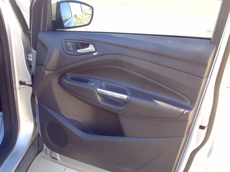 2013 Ford Escape SEL   - Photo 16 - Pleasant Valley, MO 64068