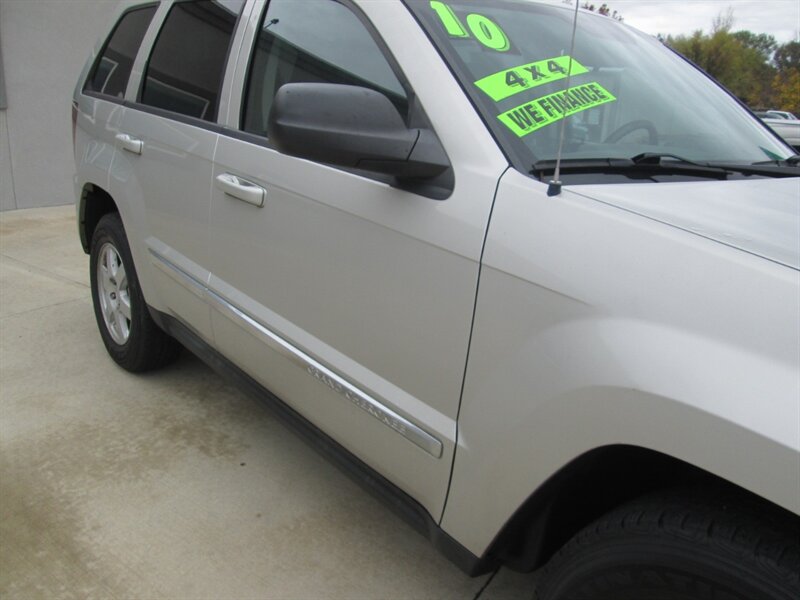 2010 Jeep Grand Cherokee Laredo   - Photo 21 - Pleasant Valley, MO 64068