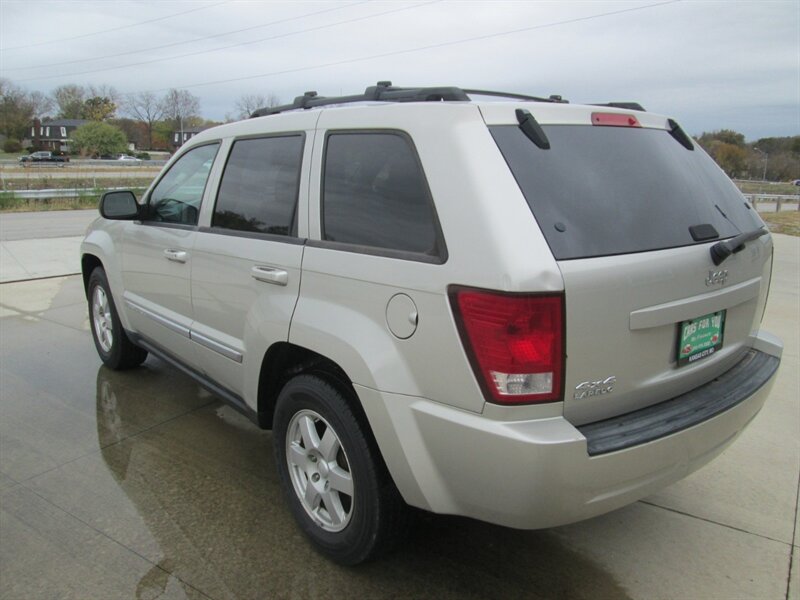 2010 Jeep Grand Cherokee Laredo   - Photo 7 - Pleasant Valley, MO 64068