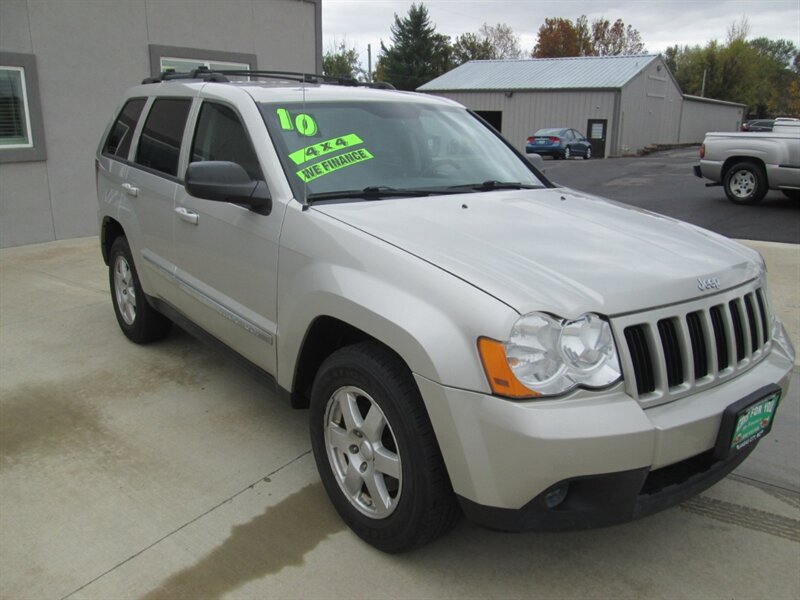 2010 Jeep Grand Cherokee Laredo   - Photo 3 - Pleasant Valley, MO 64068