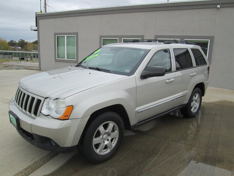 2010 Jeep Grand Cherokee Laredo   - Photo 1 - Pleasant Valley, MO 64068