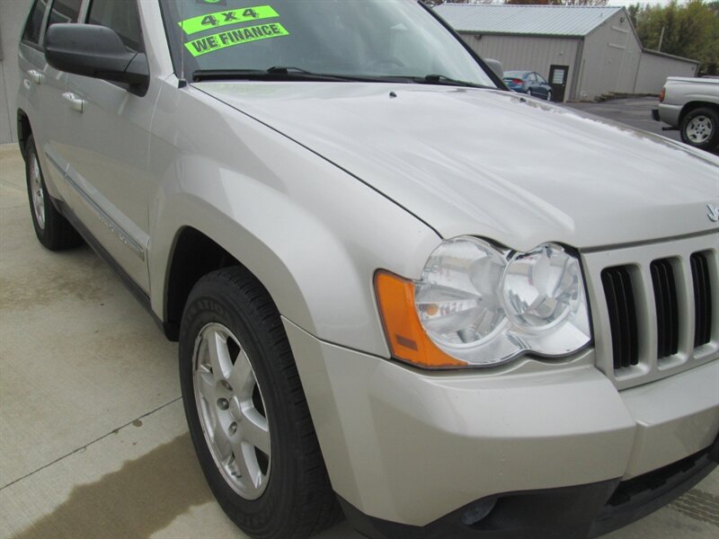 2010 Jeep Grand Cherokee Laredo   - Photo 20 - Pleasant Valley, MO 64068